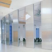 什么是活動(dòng)玻璃隔斷,活動(dòng)玻璃隔斷有哪些形式